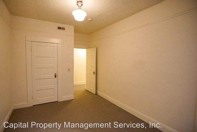 Building Photo - 2167 SW Yamhill St