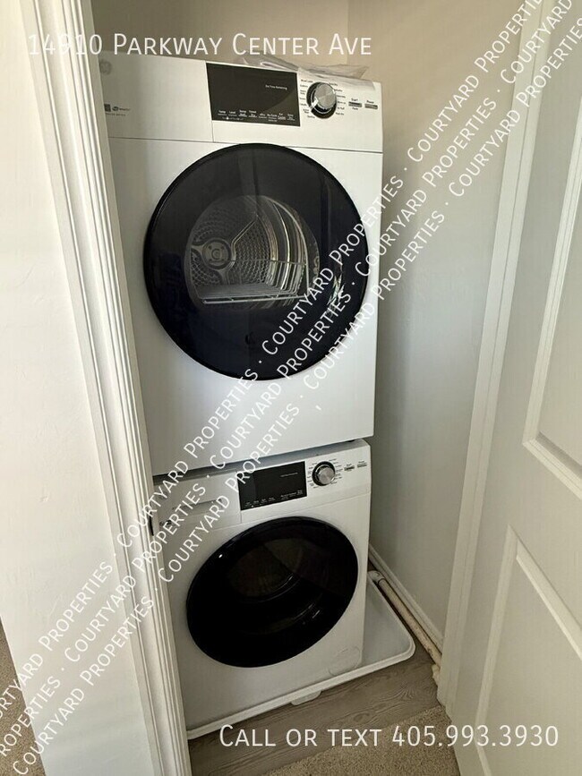 Building Photo - 14910 Parkway Center Ave