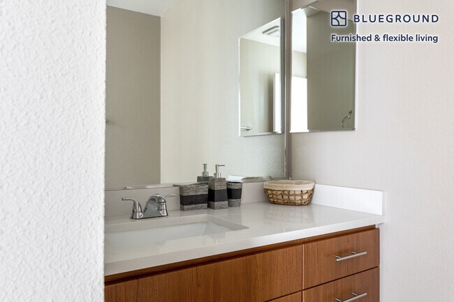 Building Photo - 241 Arriba Dr