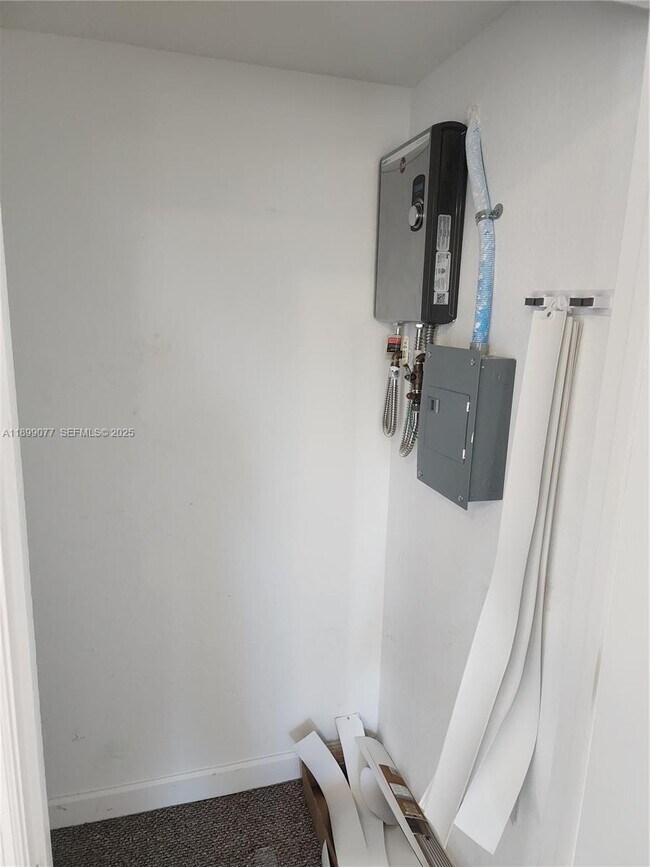 Building Photo - 452 NW 12th Pl