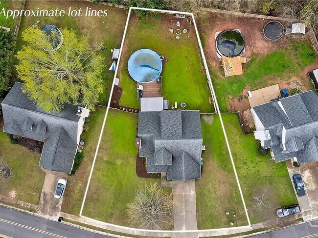 Building Photo - Beautiful 3BR/3BA Home with Private Pool in Commerce