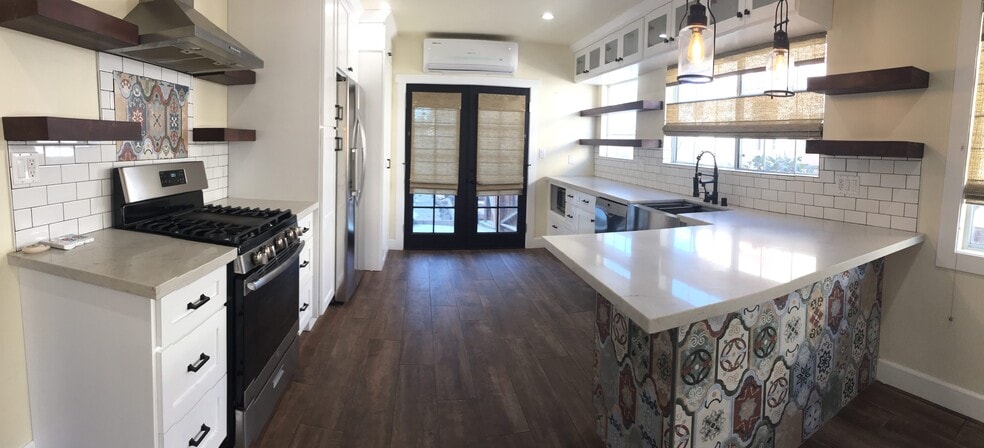 Building Photo - 2120 Laverna Ave