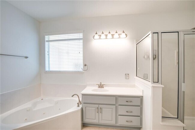 Building Photo - 401 Ridgetop Bend