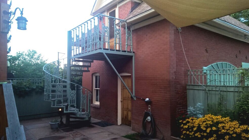 Building Photo - 1124 Vine St