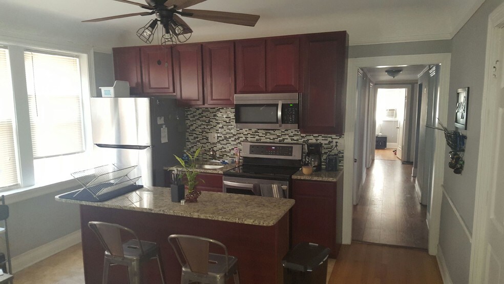 Kitchen - 2331 S Lombard Ave