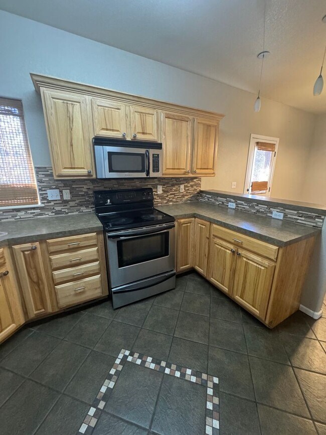 Building Photo - 4547 Hayler Ave