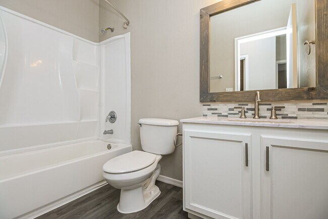 Building Photo - 261 N Valle Verde