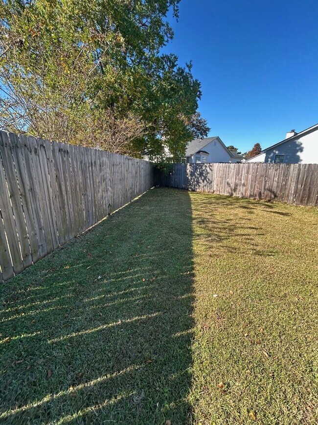 Building Photo - Charming 3BR /2BA  Home with many upgrades in North Charleston