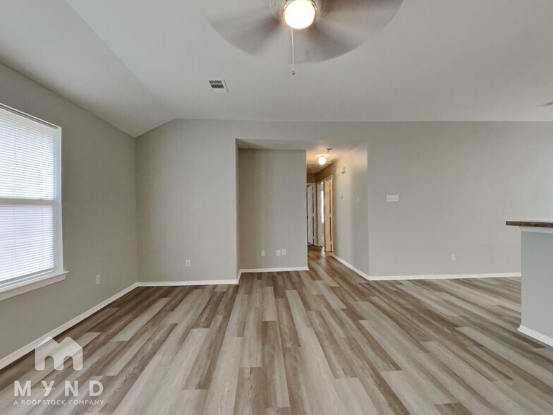 Building Photo - 24226 Hard Wood Dr