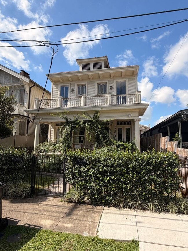 Building Photo - Gorgeous Two Story 3BD/2.5BA w/ Private Fenced in Backyard