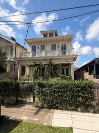 Building Photo - Gorgeous Two Story 3BD/2.5BA w/ Private Fenced in Backyard
