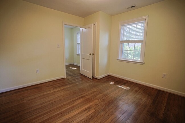 Building Photo - Beautiful 3BR/1.5BA Home in Newport News, VA - Move-in Ready!