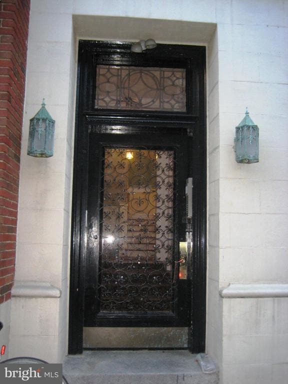 Building Photo - 2134 Locust St