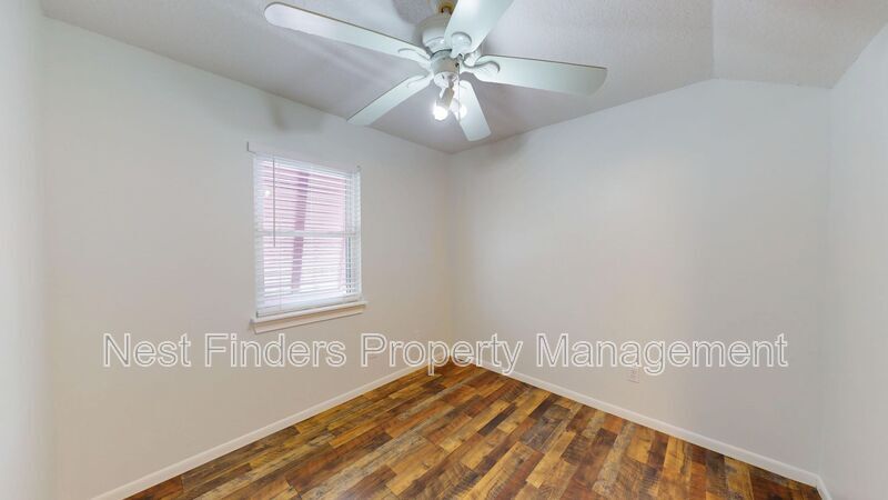 Building Photo - 421 7th Ave S