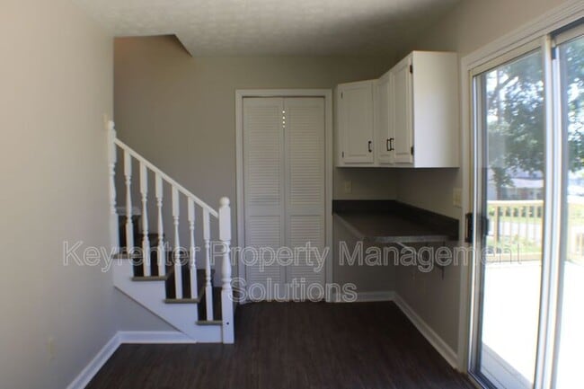 Building Photo - 509 5th St