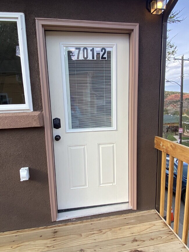 Building Photo - 2 Bedroom Duplex in Manitou - Prospect