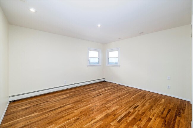 Building Photo - 4047 Greentree Dr