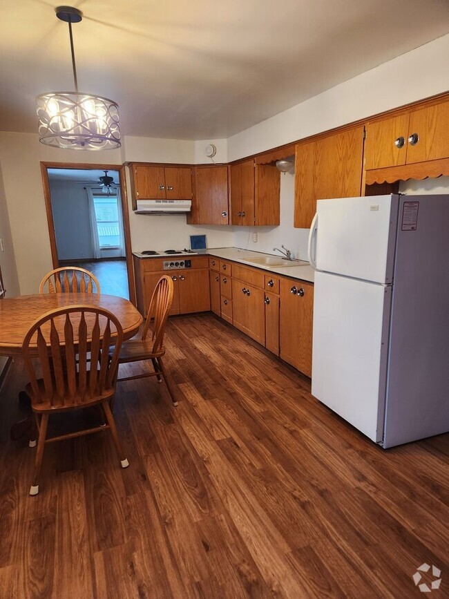 Building Photo - 3 bedroom 1 bath upper level unit in Pierz