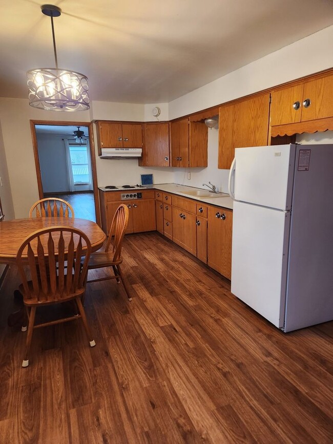 Building Photo - 3 bedroom 1 bath upper level unit in Pierz