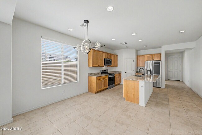 Building Photo - 8954 W San Juan Ave