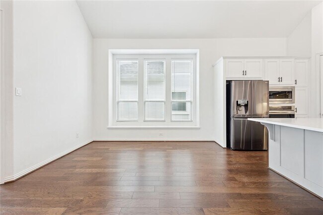 Building Photo - 1329 Marina Grand Terrace