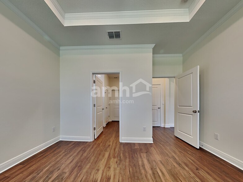 Building Photo - 27537 St Andrews Ave