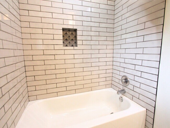 Building Photo - 3810 Bonita Ln