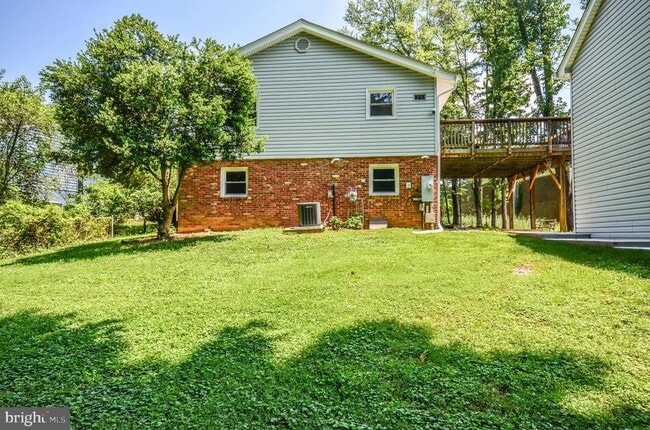 Building Photo - 2812 Yeonas Dr