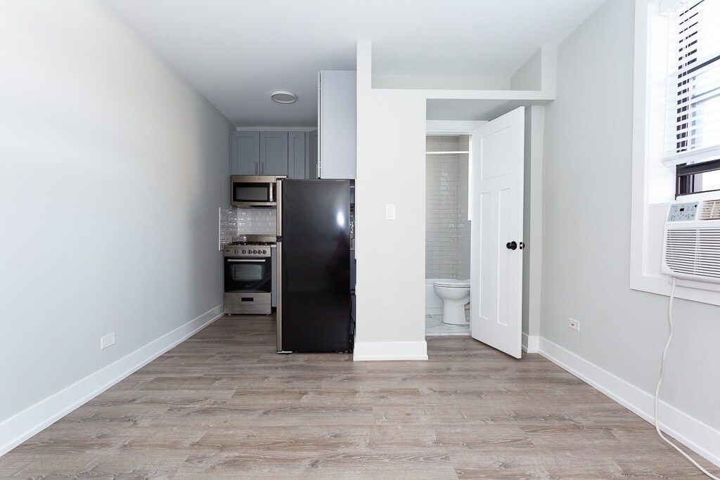 Building Photo - 508 W Belmont Ave