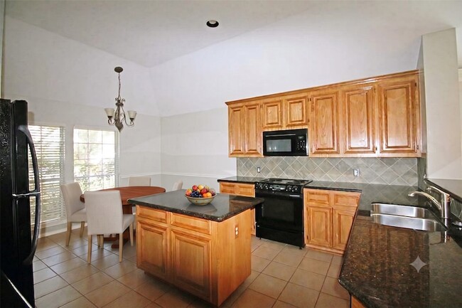 Building Photo - 21922 Golden Cedar Dr