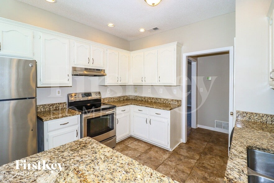 Building Photo - 9297 Sarsen Dr