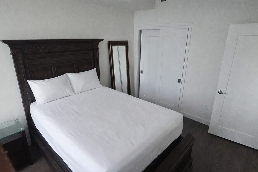 Building Photo - 2510 6th Ave