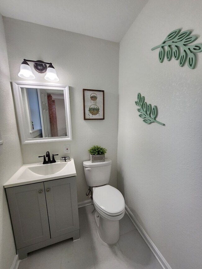 Building Photo - MOVE IN SPECIAL: HALF OFF first full month of rent!!!