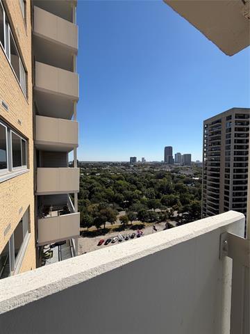 Building Photo - 3883 Turtle Creek Dr