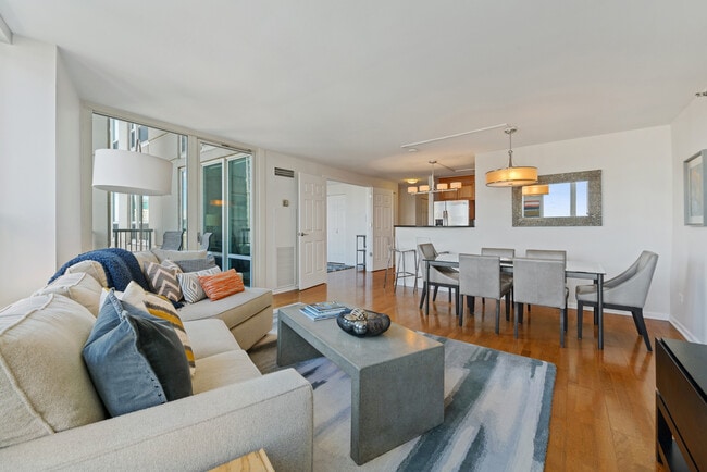 Building Photo - 345 N LaSalle St