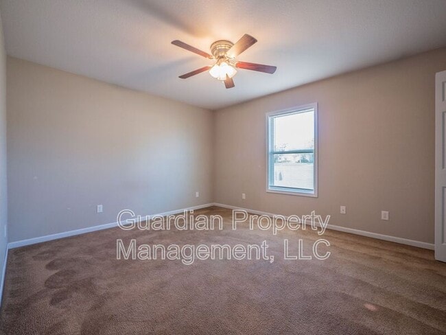 Building Photo - 214 E 1st St