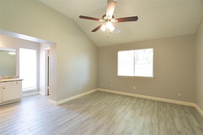 Building Photo - 9122 Benwick St