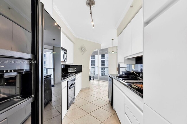 Building Photo - 18671 Collins Ave