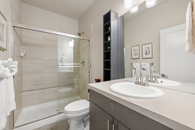 Building Photo - Studio