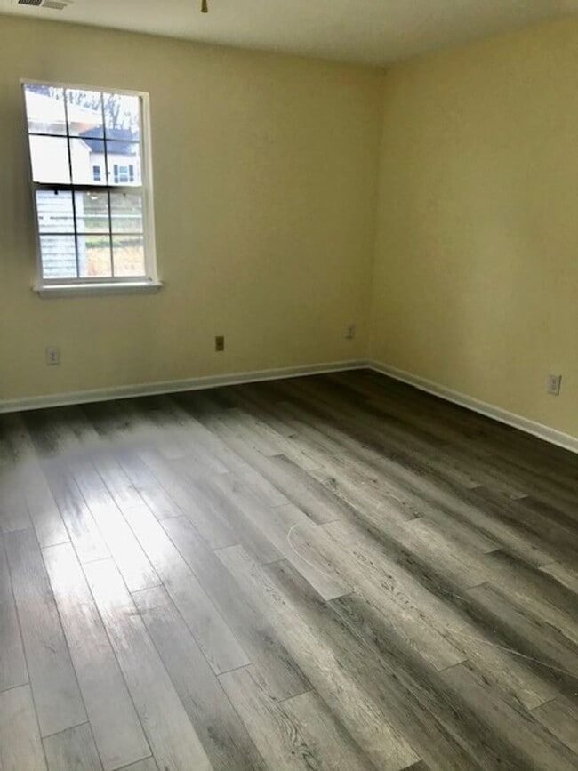 Building Photo - Must see this Adorable 3 bedroom 1 bath home in a Cu Da Sac. Conveniently close to Uptown, NODA, ...