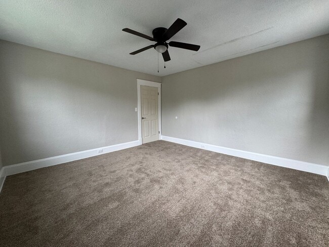 Building Photo - Welcome to this charming home in Portsmout...