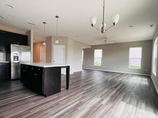 Building Photo - 7101 Unitas Lp