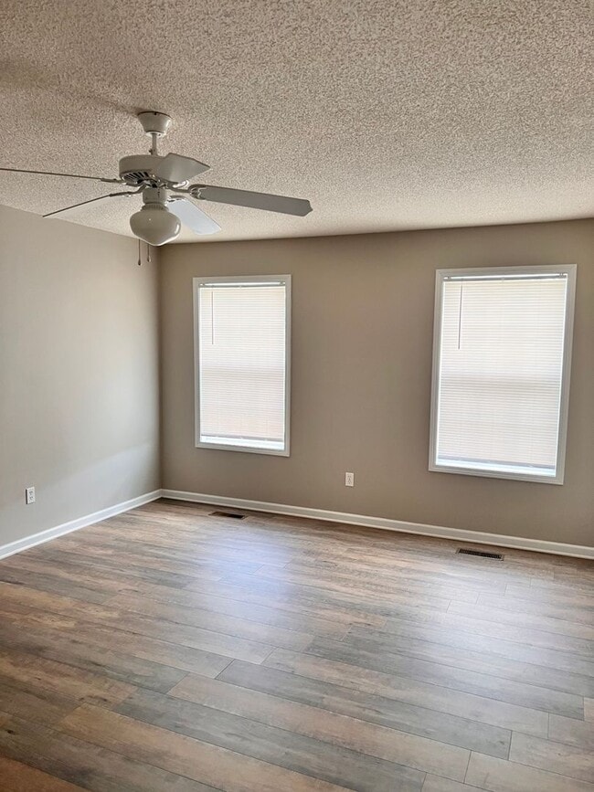 Building Photo - 118 N Spring View Dr