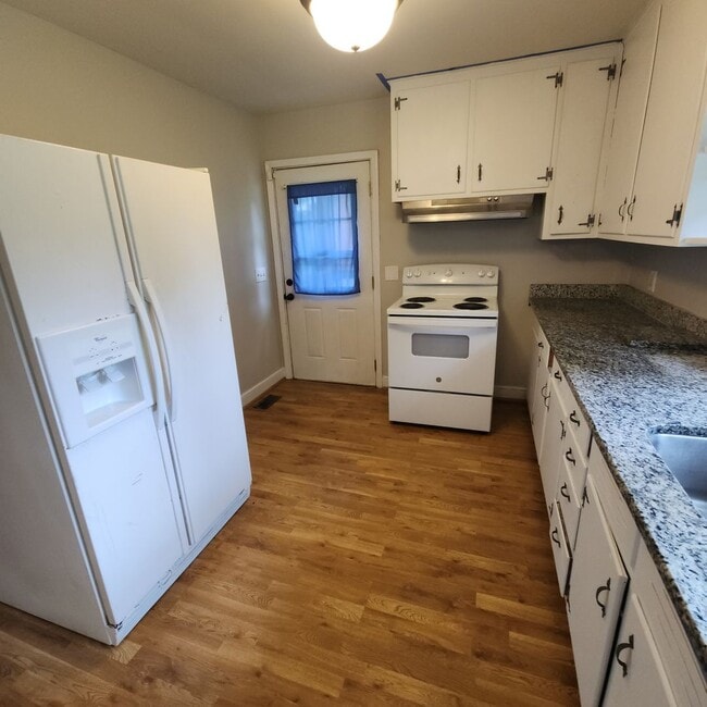 Building Photo - Remodeled Brick Rancher in between Kerners...