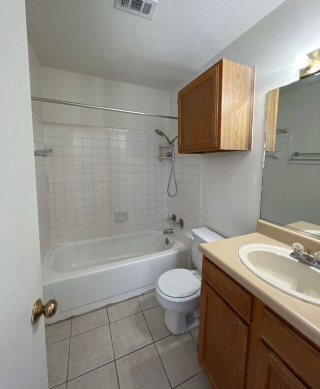 Building Photo - 3115 Helms St