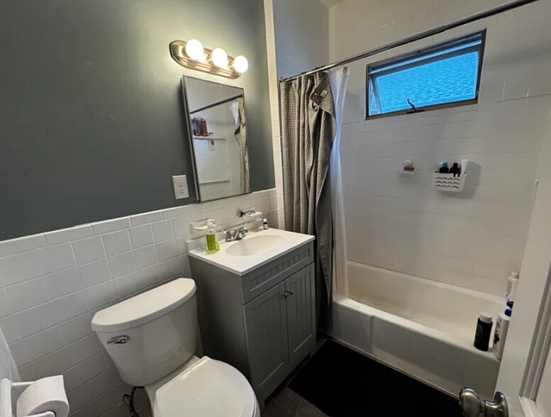 Building Photo - 74 Frederick Ave