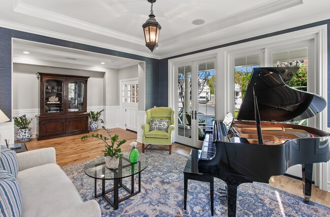 Building Photo - 13 Cape Danbury