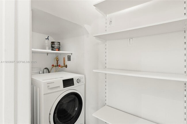 Building Photo - 1605 Euclid Ave