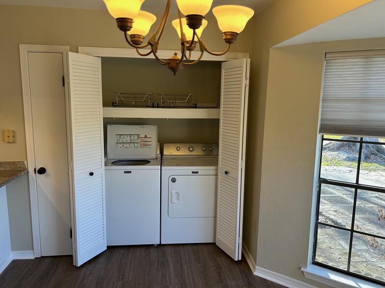 Laundry Machines - 2856 Woodbrook Dr