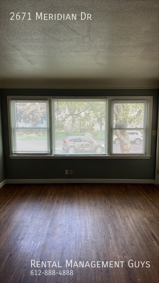 Building Photo - Large 3 Bedroom in Robbinsdale!